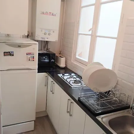 Charming Bright Parisian Flat *